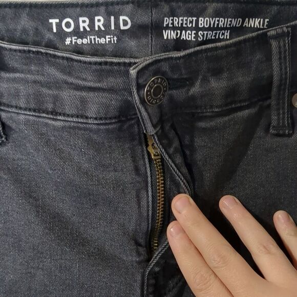 Torrid Boyfriend Ankle Stretch Jeans Women's Plus Size 18 tall - Picture 4 of 6